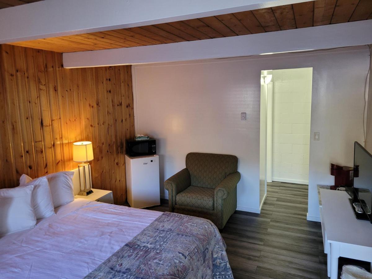 Pines Motel Сикамус Экстерьер фото
