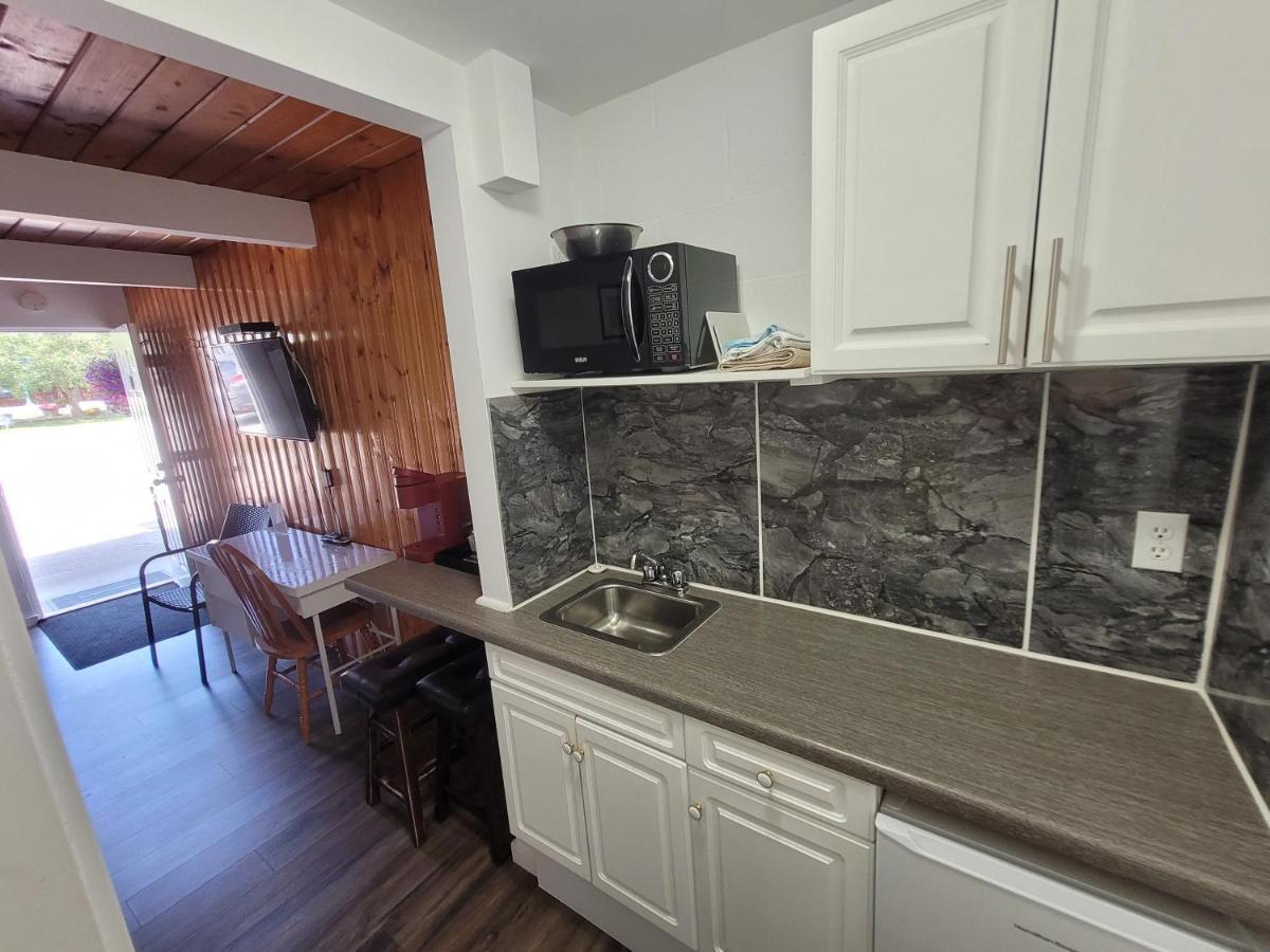Pines Motel Сикамус Экстерьер фото